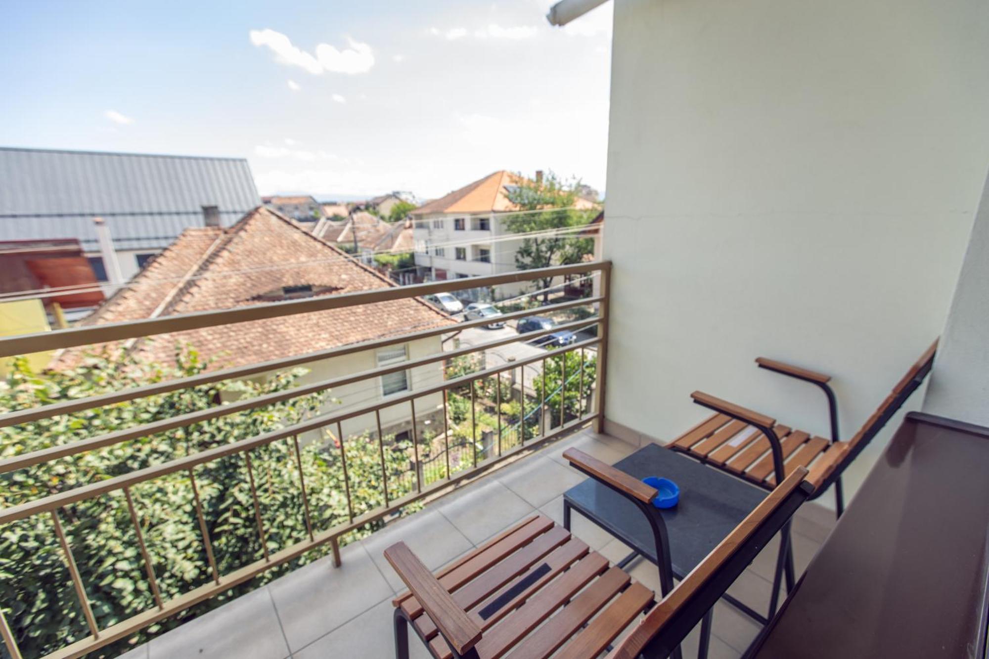 Amber Apartments Sibiu Bagian luar foto